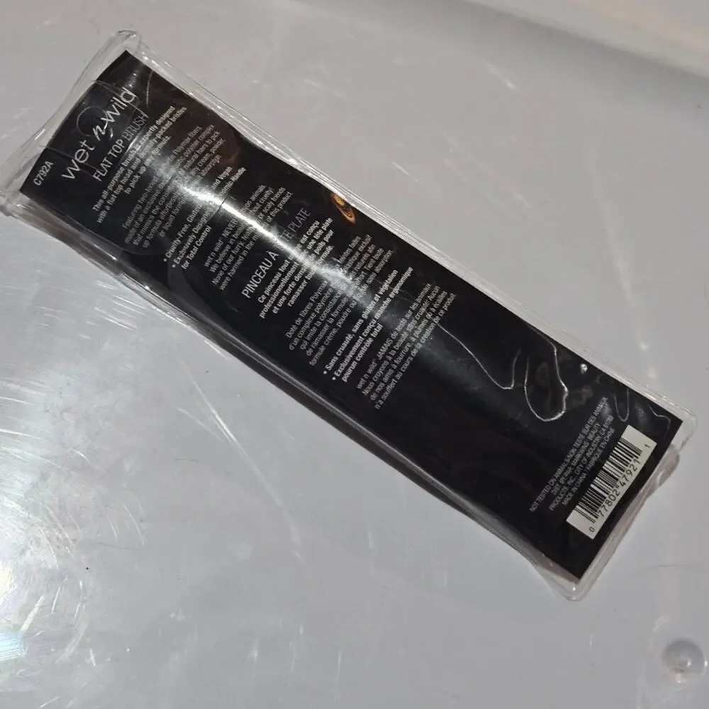 Wet n Wild Flat Top Brush ~ Cruelty-Free ~ Glutten Free ~ Vegan